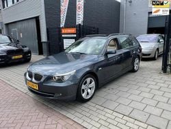Grijs, metallic lak Gebruikt 2007 BMW 530 Executive Stationwagen | € 5.999 (Eerlijke prijs)