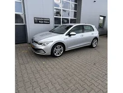 Grijs Gebruikt 2020 VW Golf VIII Life Hatchback | € 20.950 (Eerlijke prijs)