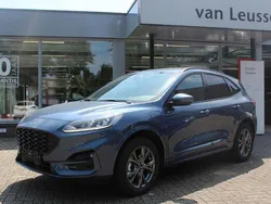 Blauw, metallic lak Gebruikt 2024 Ford Kuga ST-Line SUV | € 32.800 (Eerlijke prijs)