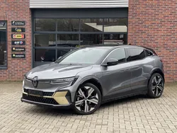 Grijs Gebruikt 2022 Renault Mégane Iconic Hatchback | € 28.950 (Eerlijke prijs)