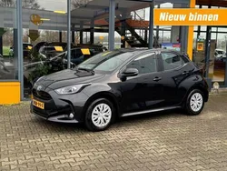 Zwart Gebruikt 2024 Toyota Yaris Active Hatchback | € 22.790 (Eerlijke prijs)