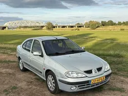 Grijs Gebruikt 2001 Renault Mégane Expression Sedan | € 1.199