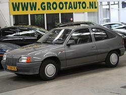 Grijs Gebruikt 1988 Opel Kadett S Hatchback | € 2.944