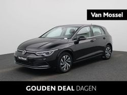 Zwart Gebruikt 2021 VW Golf VIII Style Hatchback | € 22.700 (Goede deal)