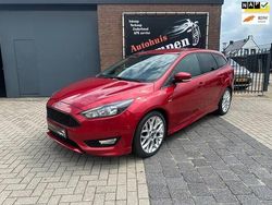 Rood Gebruikt 2018 Ford Focus ST-Line Stationwagen | € 12.450 (Super prijs)