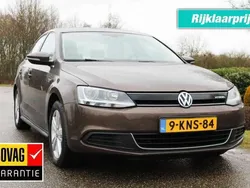 Bruin, metallic lak Gebruikt 2013 VW Jetta Hybrid Comfortline Sedan | € 7.900 (Eerlijke prijs)