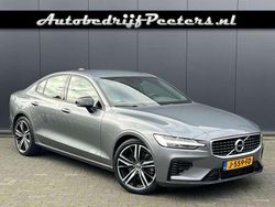 Grijs (metallic) Gebruikt 2020 Volvo S60 R-Design Sedan | € 31.950 (Eerlijke prijs)