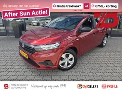 Rood Gebruikt 2021 Dacia Sandero Essentiel Hatchback | € 13.750 (Goede deal)