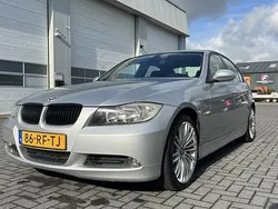 Grijs, metallic lak Gebruikt 2005 BMW 320 Sedan | € 3.750 (Goede deal)