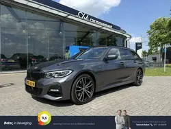 Grijs Gebruikt 2021 BMW 330e M Sport Stationwagen | € 39.950 (Eerlijke prijs)