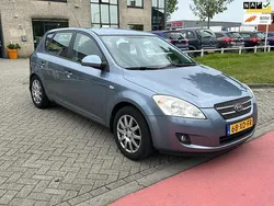 Blauw Gebruikt 2007 Kia Ceed Hatchback | € 3.450 (Eerlijke prijs)