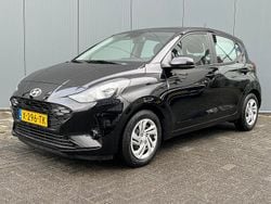 Zwart Gebruikt 2024 Hyundai i10 Comfort Hatchback | € 16.395 (Eerlijke prijs)