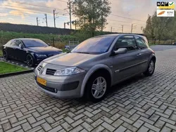 Beige Gebruikt 2003 Renault Mégane II Dynamique Hatchback | € 950 (Eerlijke prijs)