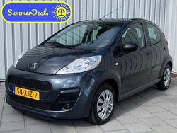 Grijs, metallic lak Gebruikt 2012 Peugeot 107 Access Hatchback | € 3.945 (Eerlijke prijs)
