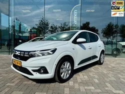 Wit Gebruikt 2024 Dacia Sandero Journey Hatchback | € 18.945 (Eerlijke prijs)