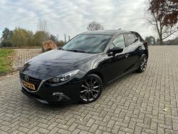 Zwart (metallic) Gebruikt 2015 Mazda 3 Hatchback | € 14.750 (Goede deal)