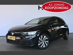 Zwart, metallic lak Gebruikt 2020 VW Golf VII Style Hatchback | € 21.940 (Goede deal)