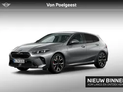 Skyscraper (licht grijs) Gebruikt 2024 BMW 120 Shadowline Hatchback | € 43.900 (Goede deal)