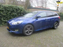 Blauw Gebruikt 2018 Ford Focus ST-Line Stationwagen | € 17.900 (Eerlijke prijs)