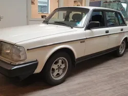 Wit Gebruikt 1990 Volvo 240 Sedan | € 15.995