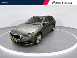 Grijs Gebruikt 2023 Skoda Octavia Business Line Stationwagen | € 23.940 (Goede deal)