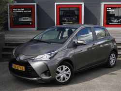 Grijs Gebruikt 2018 Toyota Yaris Hybrid Hatchback | € 14.400 (Eerlijke prijs)