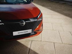 Fuji sunset red (rood parelmoer) Nieuw 2025 Nissan Qashqai Pack SUV | € 41.950 (Goede deal)