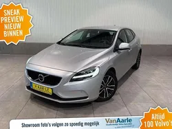 Zilver, metallic lak Gebruikt 2018 Volvo V40 Business Edition Stationwagen | € 15.450 (Eerlijke prijs)