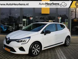 Wit Gebruikt 2023 Renault Clio V Equilibre Hatchback | € 17.445 (Eerlijke prijs)