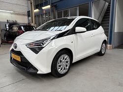 Wit Gebruikt 2021 Toyota Aygo X-play Hatchback | € 10.850 (Eerlijke prijs)