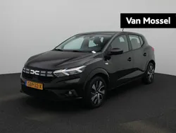 Zwart Gebruikt 2024 Dacia Sandero Expression Hatchback | € 18.940 (Eerlijke prijs)