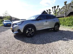 Grijs Gebruikt 2023 Peugeot 2008 Allure SUV | € 27.200 (Eerlijke prijs)