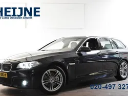 Zwart, metallic lak Gebruikt 2015 BMW 520 Executive Stationwagen | € 18.445 (Iets duurder)