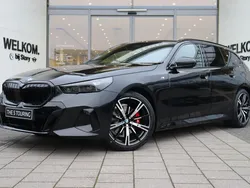 Saphirschwarz Nieuw 2024 BMW 520 M Sport Stationwagen | € 84.223 (Eerlijke prijs)