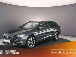 Blauw, metallic lak Nieuw 2025 Seat Leon FR Stationwagen | € 39.790 (Duur)
