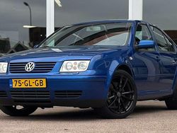 Blauw Gebruikt 2001 VW Bora Highline Sedan | € 4.594