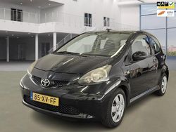 Zwart, metallic lak Gebruikt 2007 Toyota Aygo Hatchback | € 1.645 (Eerlijke prijs)