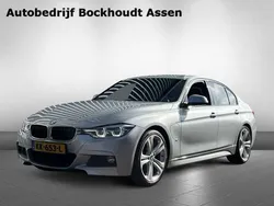 Grijs, metallic lak Gebruikt 2016 BMW 330e M Sport Sedan | € 16.750 (Eerlijke prijs)