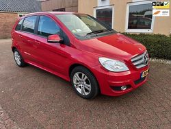 Rood Gebruikt 2010 Mercedes B200 MPV | € 7.995 (Iets duurder)