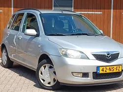 Grijs Gebruikt 2004 Mazda 2 Touring MPV | € 3.450 (Iets duurder)