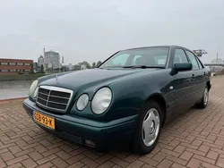 Groen Gebruikt 1997 Mercedes E200 Sedan | € 3.499
