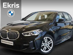 Zwart, metallic lak Gebruikt 2023 BMW 118 M Sport Hatchback | € 29.950 (Eerlijke prijs)