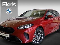 Rood (metallic) Gebruikt 2025 BMW 120 Comfort Edition Hatchback | € 52.330