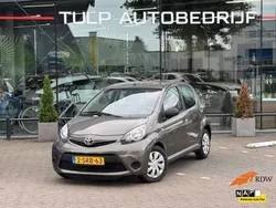 Bruin Gebruikt 2013 Toyota Aygo Hatchback | € 5.240 (Eerlijke prijs)