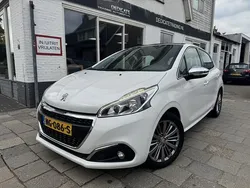 Wit Gebruikt 2016 Peugeot 208 Premium Hatchback | € 5.450 (Eerlijke prijs)