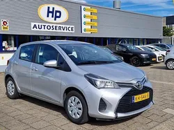 Grijs Gebruikt 2016 Toyota Yaris Hatchback | € 10.000 (Goede deal)