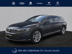 Grijs, metallic lak Gebruikt 2023 VW Passat Business Stationwagen | € 44.990 (Duur)