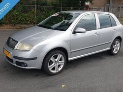 Grijs, metallic lak Gebruikt 2007 Skoda Fabia Hatchback | € 1.999 (Eerlijke prijs)