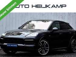 Zwart Gebruikt 2022 Porsche Cayenne Chrono SUV | € 75.950 (Goede deal)