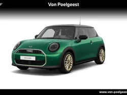 British racing green Nieuw 2024 Mini Cooper Favoured Hatchback | € 45.818 (Iets duurder)